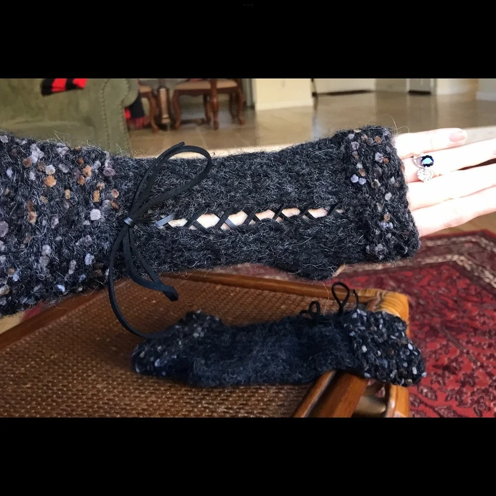 🎉H-P🎉Artisan Suede Ribbon Corset Style Charcoal Fingerless Gloves Goth Victor…
